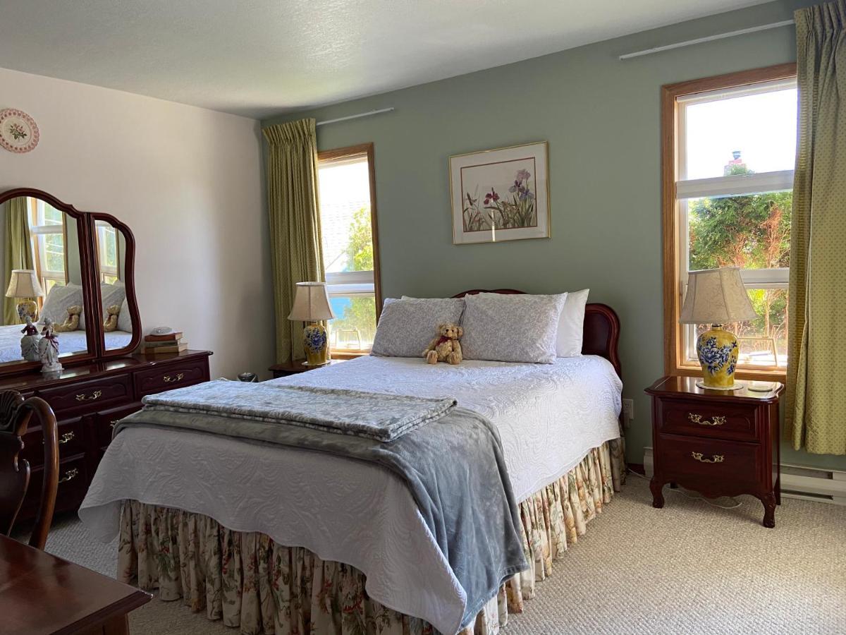 Crown House B&B Lake Cowichan Exterior photo